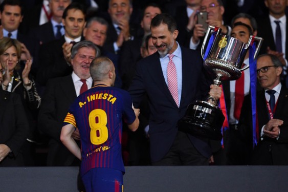 Andres+Iniesta+King+Felipe+VI+Barcelona+vs+nvyGysUfq0hl